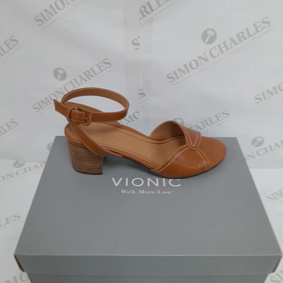 BOXED PAIR OF VIONIC TAN BLOCK HEELS SIZE UNSPECIFIED 