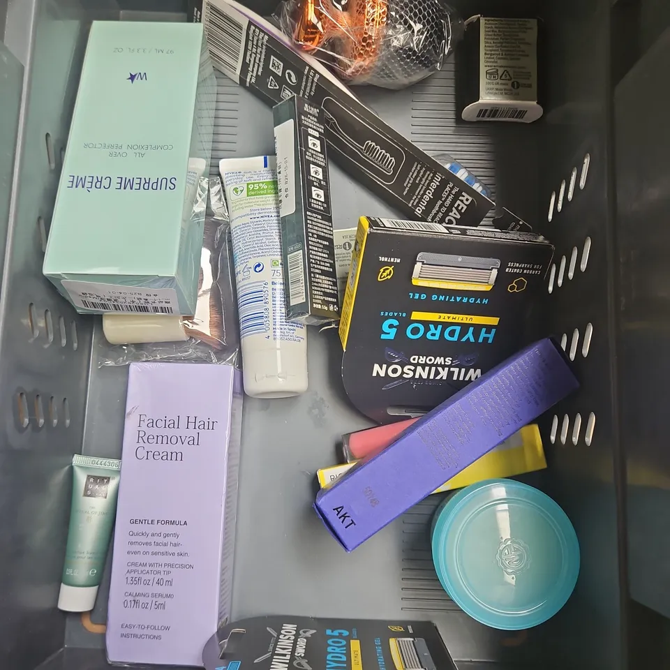 APPROXIMATEY 20 HEALTH AND BEAUTY PRODUCTS TO INCLUDE - TRANSTAPE - ELF POWER GRIP PRIMER - MITCHUM DEODORANT - ETC