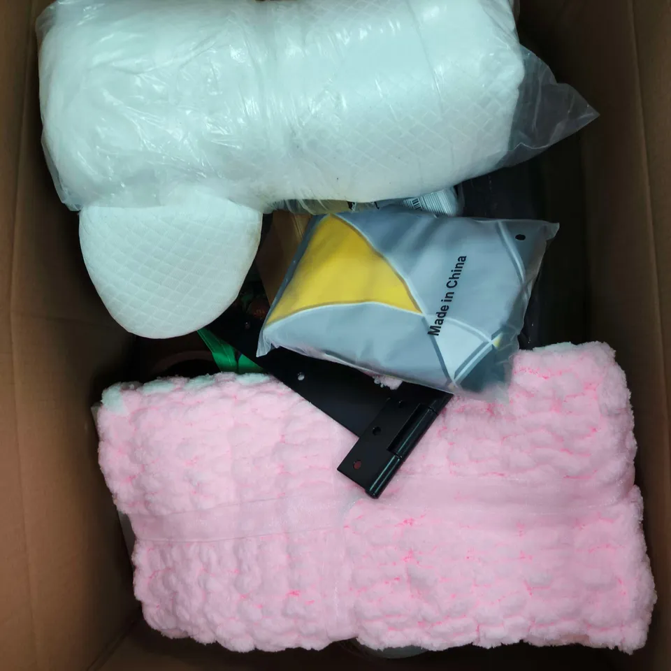 APPROXIMATELY 15 ASSORTED HOUSEHOLD PRODUCTS TO INCLUDE WALLPAPER, HOME DECOR, SPORTS BOTTLE ETC