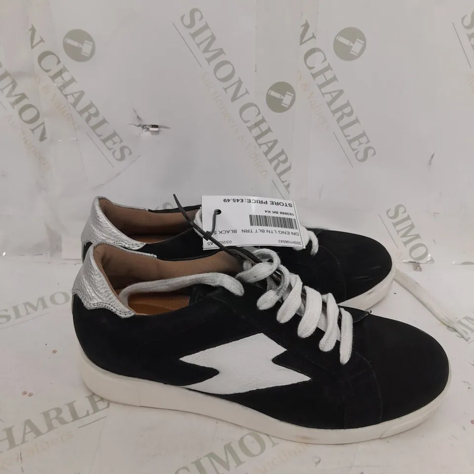 BOXED PAIR OF DUNE LONDON ENERGISED LIGHTNING BOLT TRAINERS IN BLACK/WHITE SIZE 4