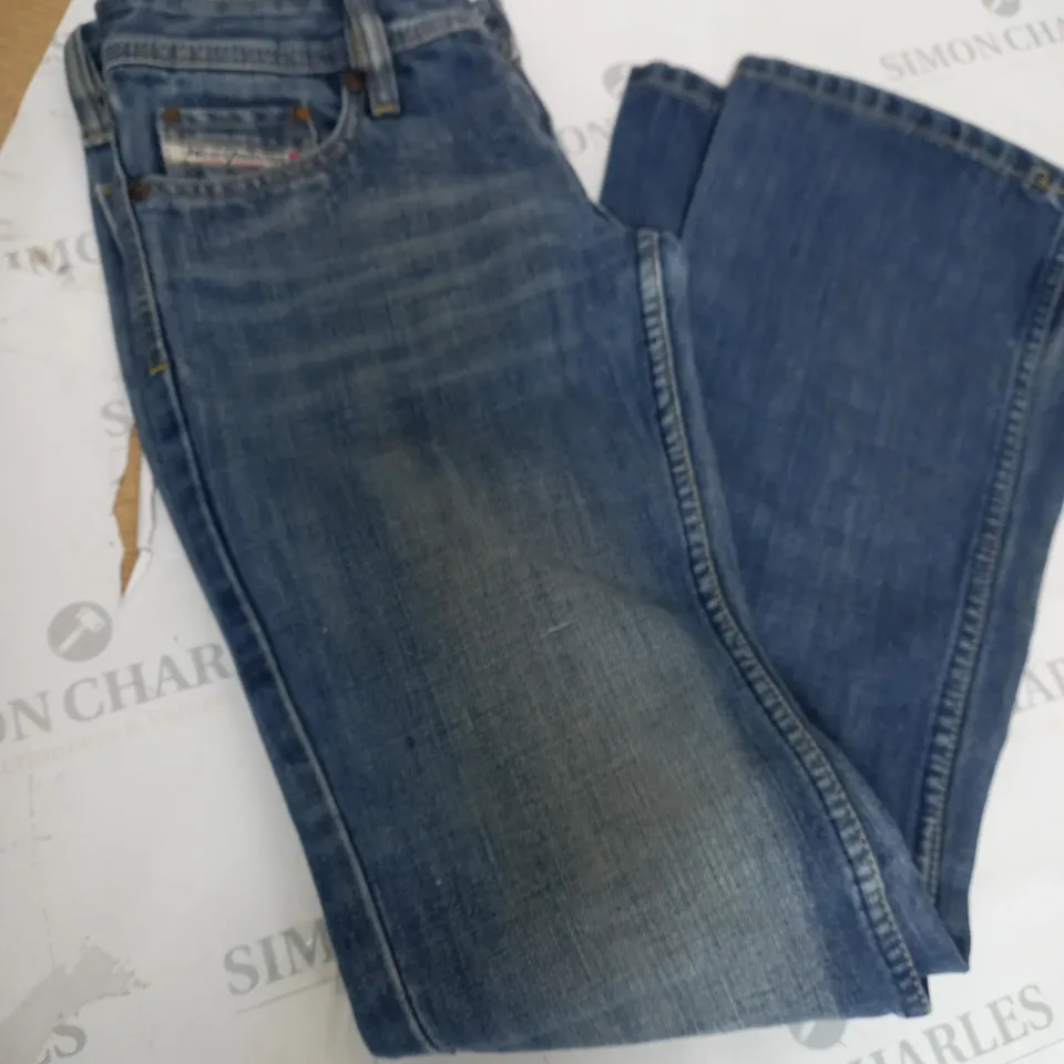 DISEL INDUSTRY LIGHT BLUE DENIM JEANS SIZE 27