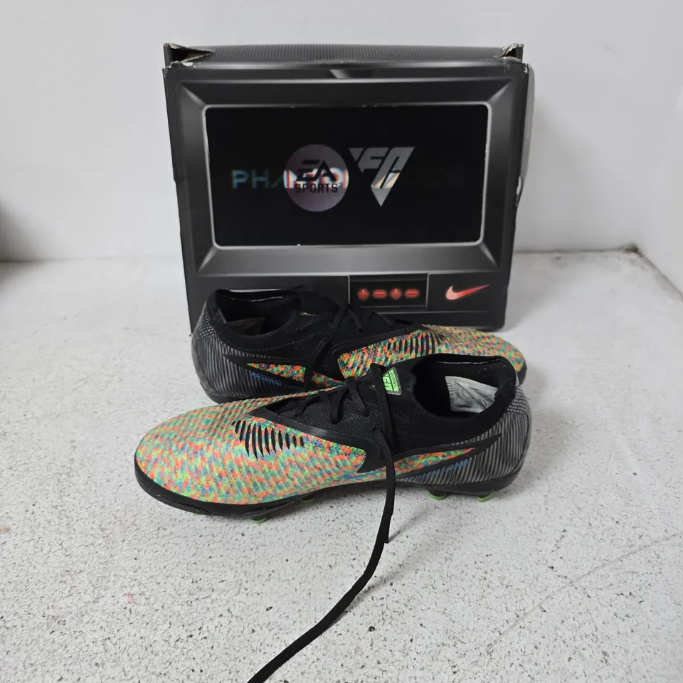 NIKE FOOTBALL BOOTS – MULTICOLOUR (MEN) – PHANTOM MODE (UK 5)