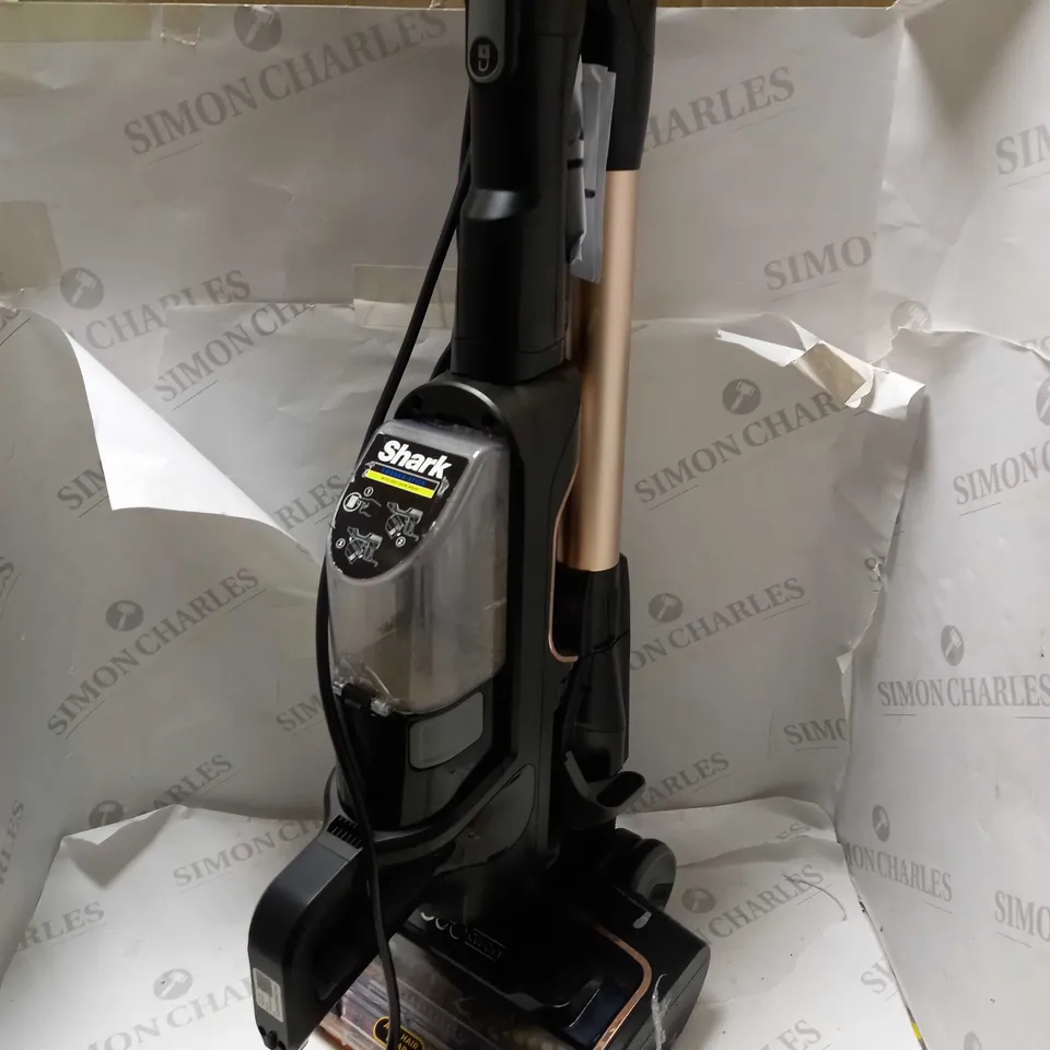 SHARK CORDED STICK VACUUM HZ500UKT