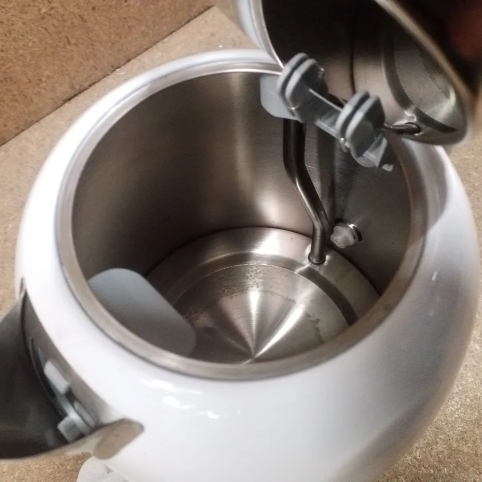 BOXED SWAN SOLACE 1.7L RAPID BOIL JUG KETTLE HIGH GLOSS WHITE BODY