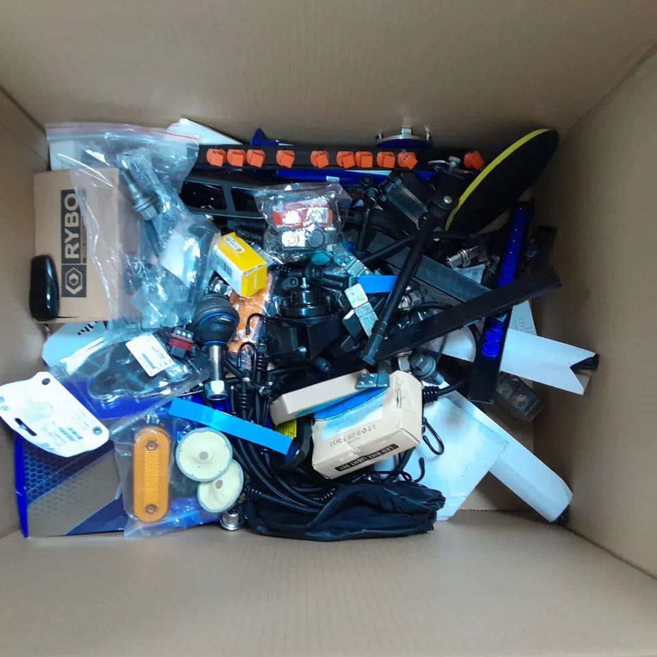 BOX OF ASSORTED CAR ITEMS TO INCLUDE - BIKE SEAT POLE - NUT WRENCH - AIR LOCK / COLLECTION ONLY 