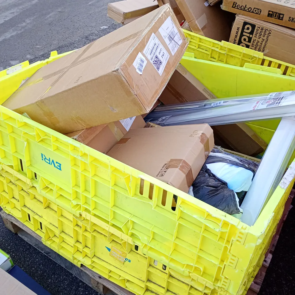 PALLET OF ASSORTED HOUSEHOLD ITEMS TO INCLUDE SCOVILLE PAN SET BOXED MIRROR AND VIOLIN 