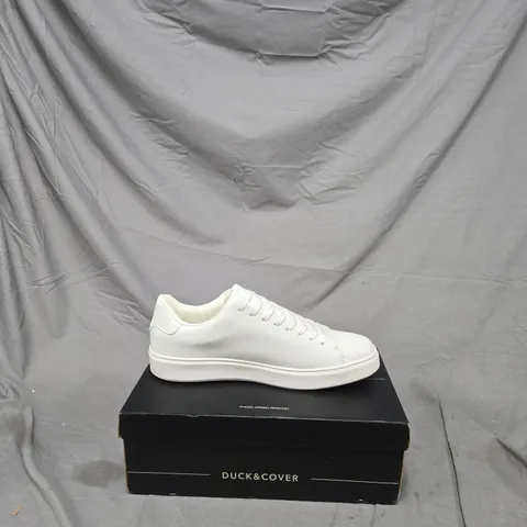 DUCK & COVER WHITE LEATHER SNEAKER SIZE 11