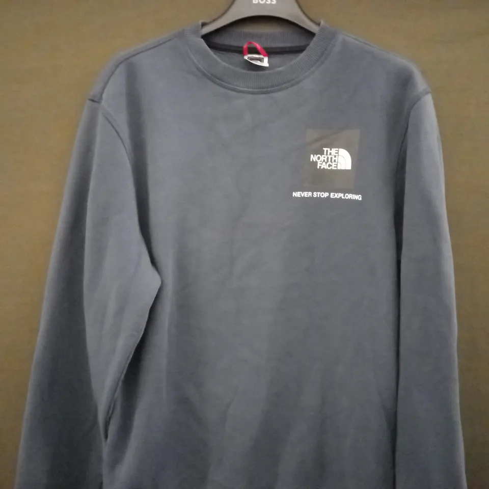 THE NORTH FACE LOGO SWEATER IN NAVY - SMALL