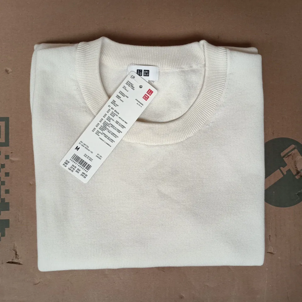 UNIQLO MILANO RIBBED LONG SLEEVE T-SHIRT IN CREAM SIZE MEDIUM