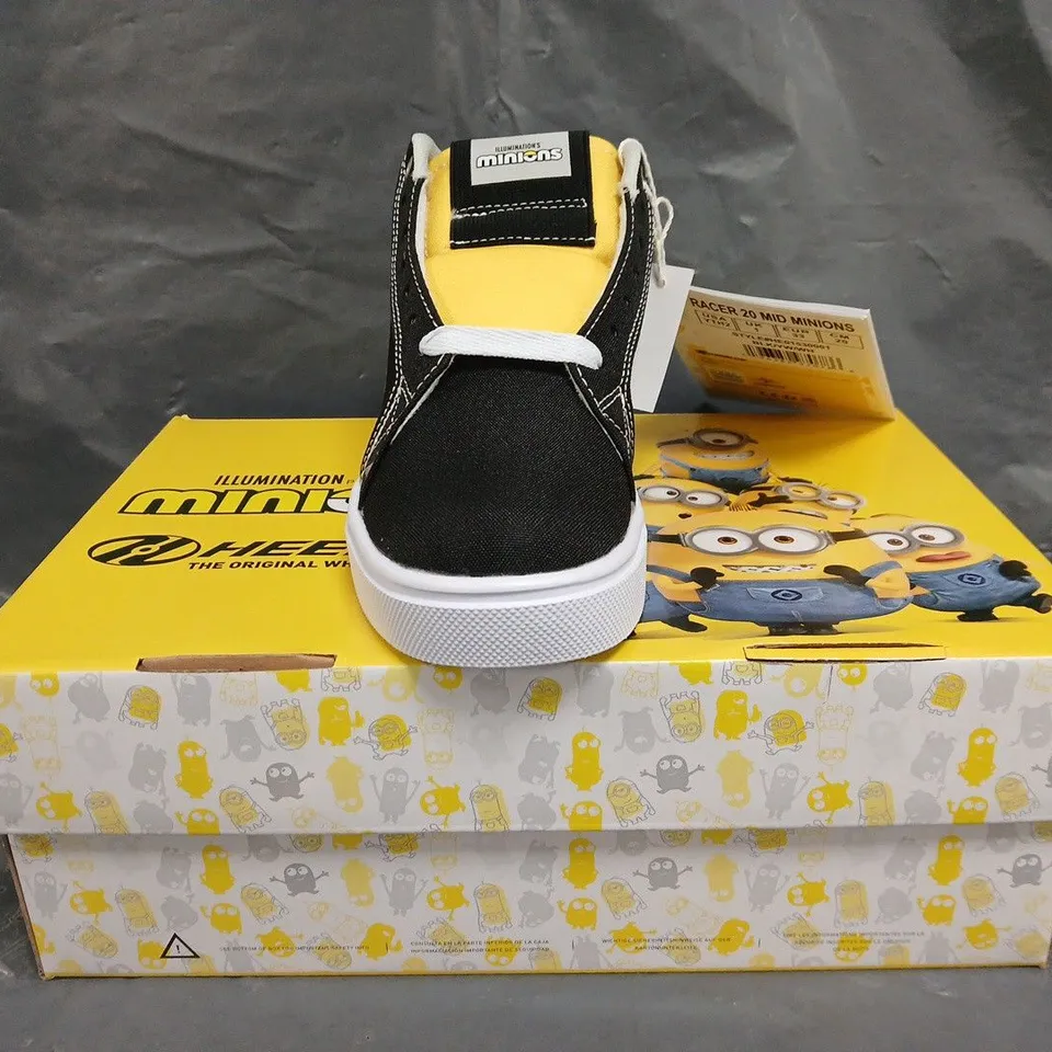 BOXED PAIR OF HEELYS RACER 20 MID MINIONS SHOES UK SIZE 1