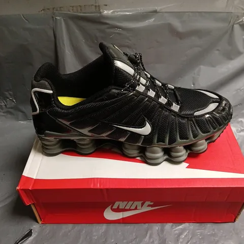 BOXED PAIR OF NIKE SHOX TL TRAINERS IN BLACK - 9