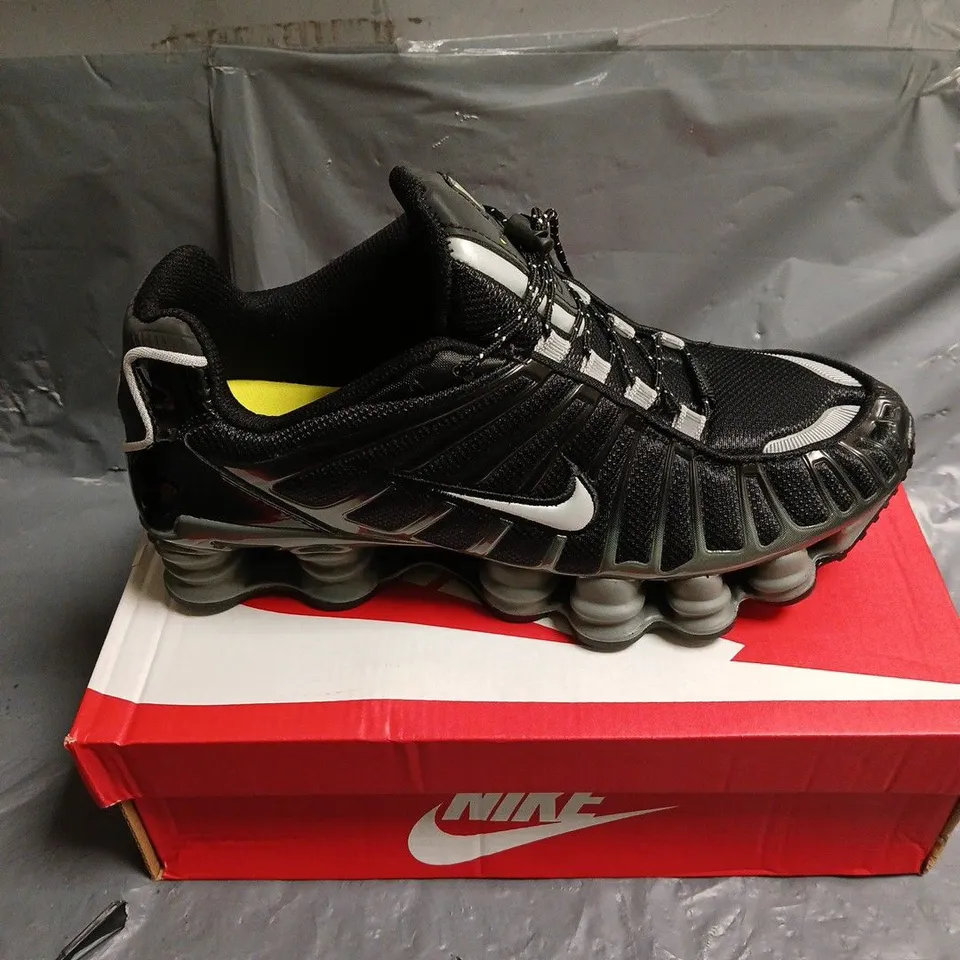 BOXED PAIR OF NIKE SHOX TL TRAINERS IN BLACK - 9