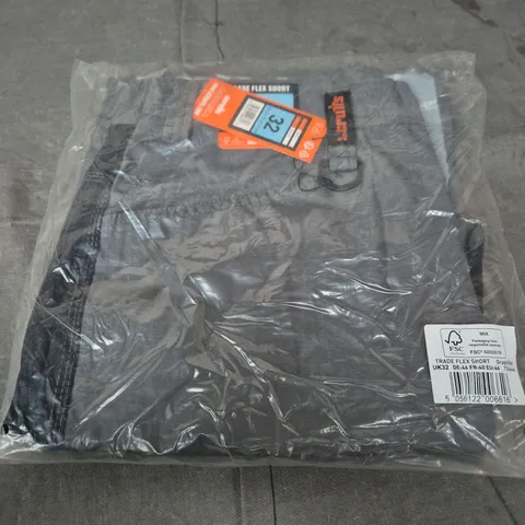 MIX TRADE FLEX SHORT – GRAPHITE, UK 32