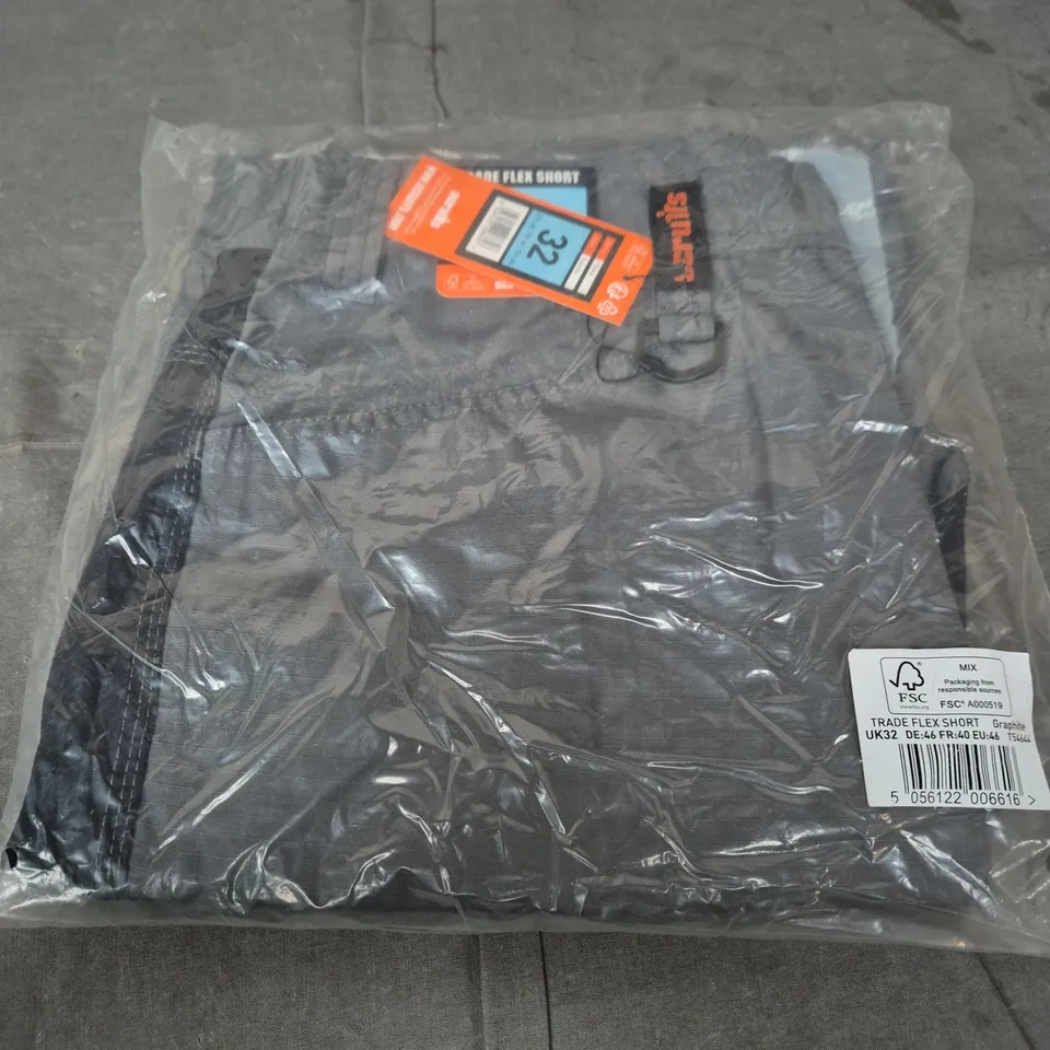 MIX TRADE FLEX SHORT – GRAPHITE, UK 32