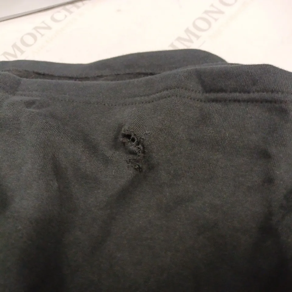 US XL CONVERSE LOGO BLACK SHORTS 