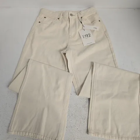 STRADIVARIUS D92 STRAIGHT WIDE JEANS IN CREAM - UK 10