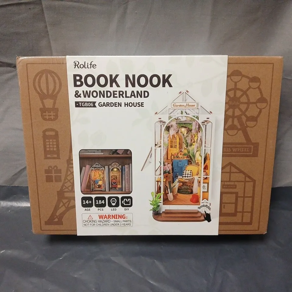 SEALED ROLIFE BOOK NOOK & WONDERLAND GARDEN HOUSE – MODEL TGB06