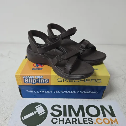 SKECHERS GO WALK ARCH FIT SANDALS - 8