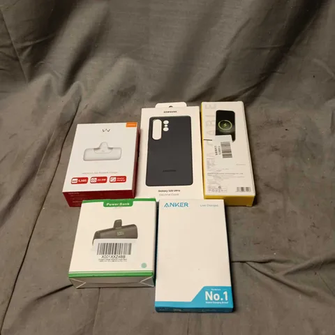 APPROXIMATELY 18 ASSORTED HOUSEHOLD ITEMS TO INCLUDE SAMSUNG GALAXY CASE, POWER BANK, CHARGE CABLE, PORTABLE CHARGER ETC