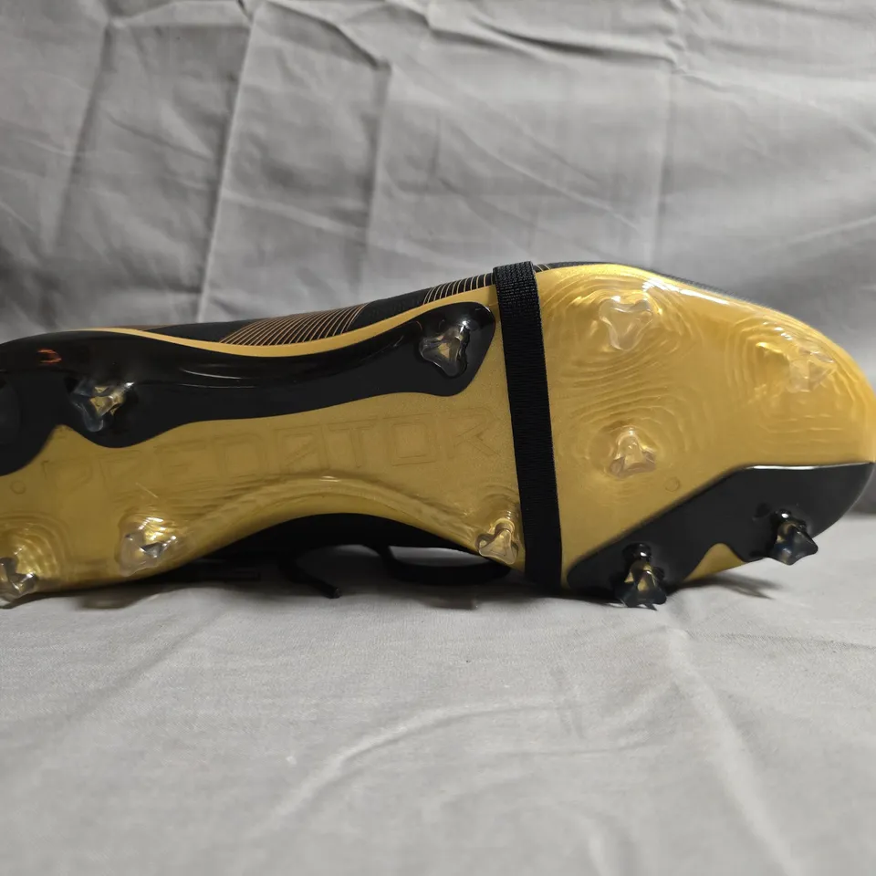 PAIR OF ADIDAS PREDATOR LEAGUE FOOTBALL BOOTS IN BLACK/GOLD SIZE UK 10