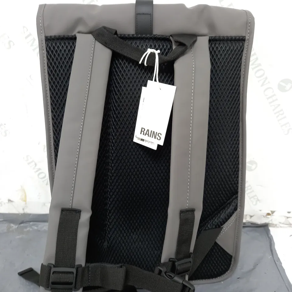 RAINS ROLLTOP RUCKSACK IN GREY
