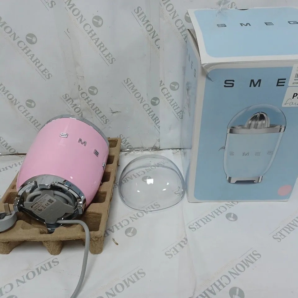 SMEG CITRUS JUICER IN PINK 