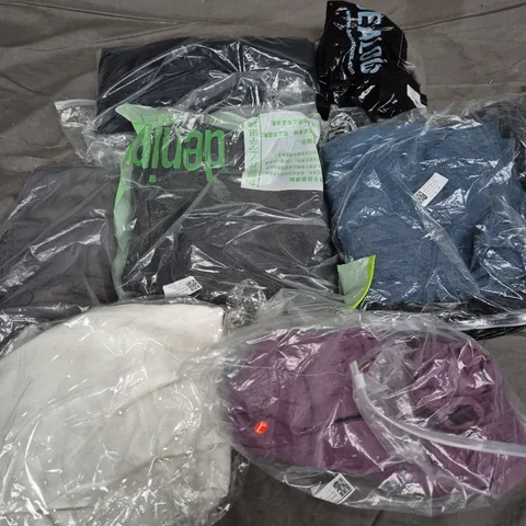 APPROXIMATELY 40 ASSORTED CLOTHING ITEMS IN VARIOUS SIZES, STYLES & COLOURS TO INCLUDE JEANS, TOPS, JACKETS, ETC - COLLECTION ONLY