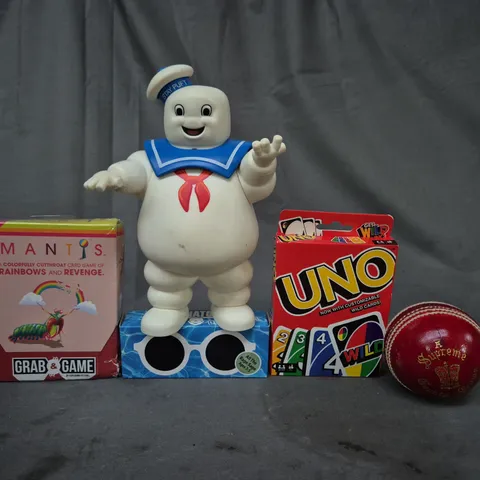 BOX OF APPROX 12 ASSORTED TOYS TO INCLUDE - UNO CARD GAME , CRAB GAME MANTIS , SUPREME CRICKET BALL ETC