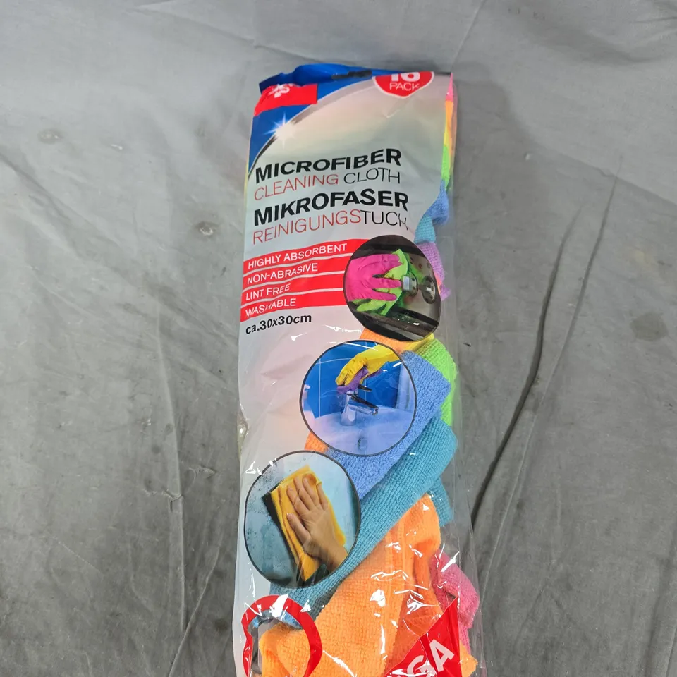 BOX OF APPROXIMATELY 12 ASSORTED ITEMS TO INCLUDE: PET BRUSH AND MICROFIBER CLOTHS