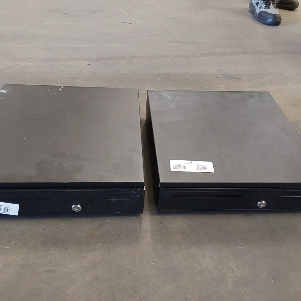 SET OF 2 TILL CASH DRAWERS WITHOUT KEYS - 1 IS LOCKED SHUT, 1 IS OPEN (2 ITEMS)