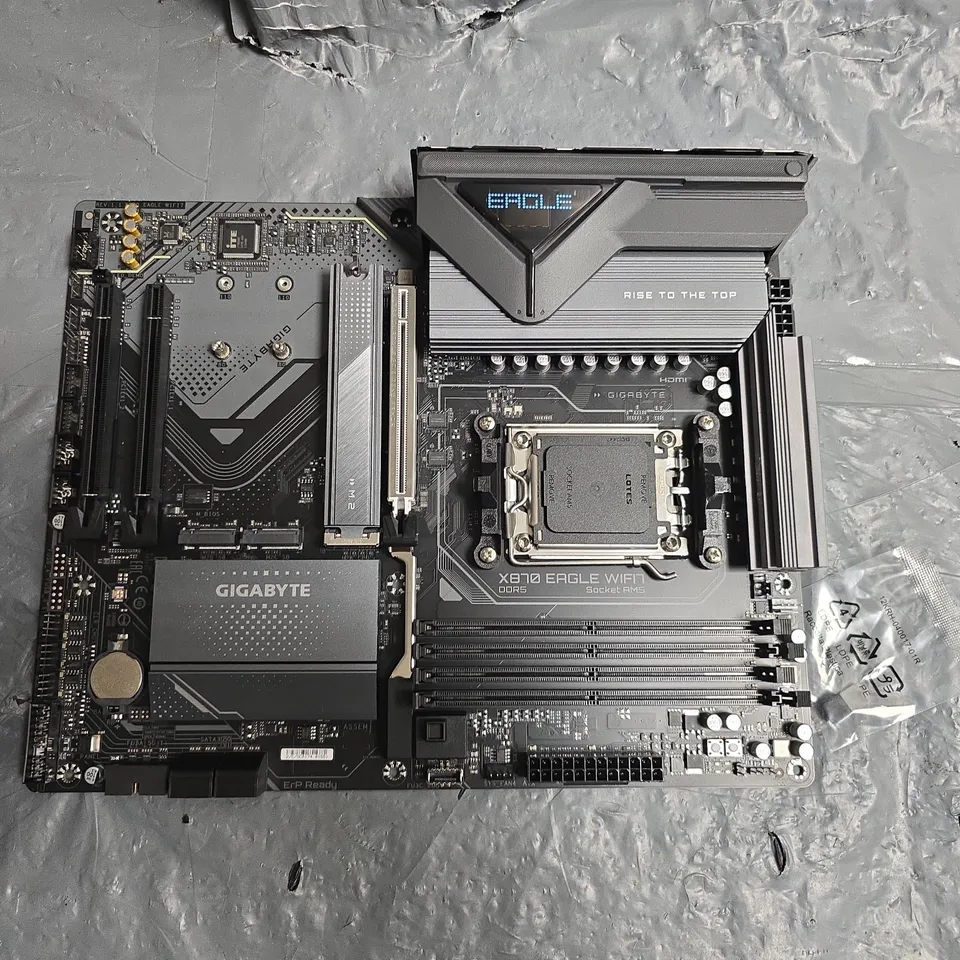 BOXED GIGABYTE X870 EAGLE WIFI7 GAMING MOTHERBOARD