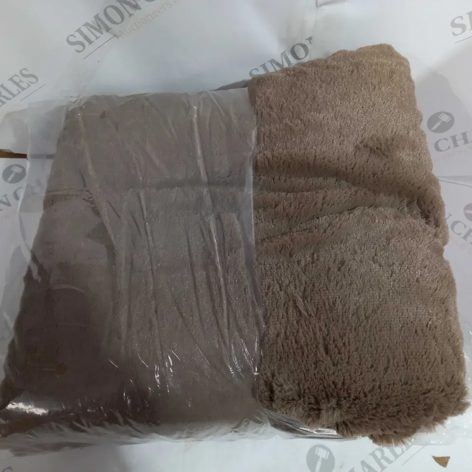 BOXED COZEE HOME VELVETSOFT HEATED THROW IN DARK TAUPE