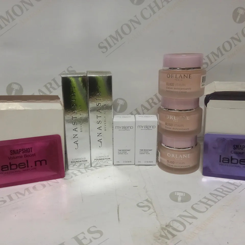 LOT TO CONTAIN APPROX. 20 X ASSORTED BEAUTY PRODUCTS, INCLUDES FOUNDATION, HAIR CARE PRODUCTS, EYE CREAM ETC