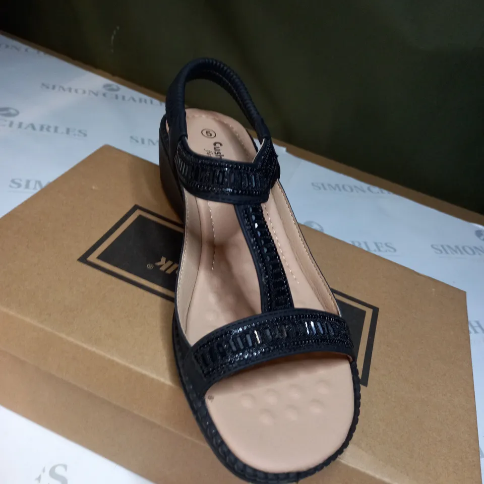 BOXED CUSHION WALK OPEN TOE PLATFORM SANDALS - SIZE 5