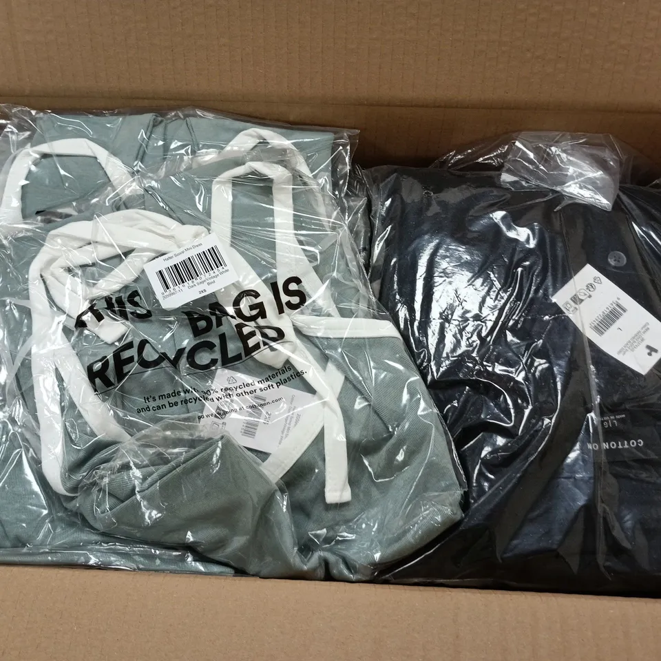 APPROXIMATELY 15 ASSORTED CLOTHING ITEMS IN VARIOUS SIZES, COLOURS & STYLES TO INCLUDE SCOOP MINI DRESS , LONG SLEEVE SHIRT