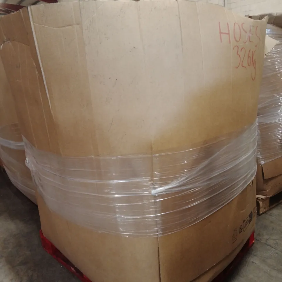 PALLET CONTAINING A LARGE QUANTITY OF HOSES