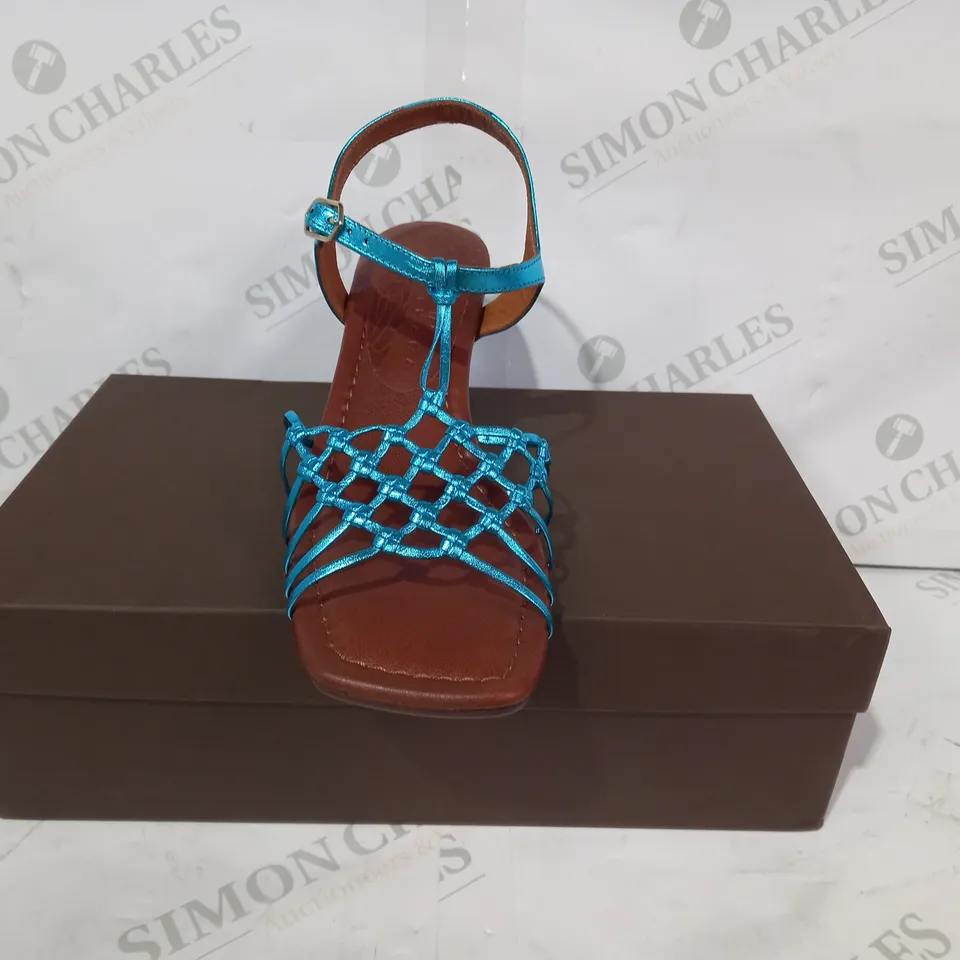 BOXED PAIR OF CHIE MIHARA NANTES OPEN TOE STRAPPY BLOCK HEEL SANDALS IN BLUE EU SIZE 40
