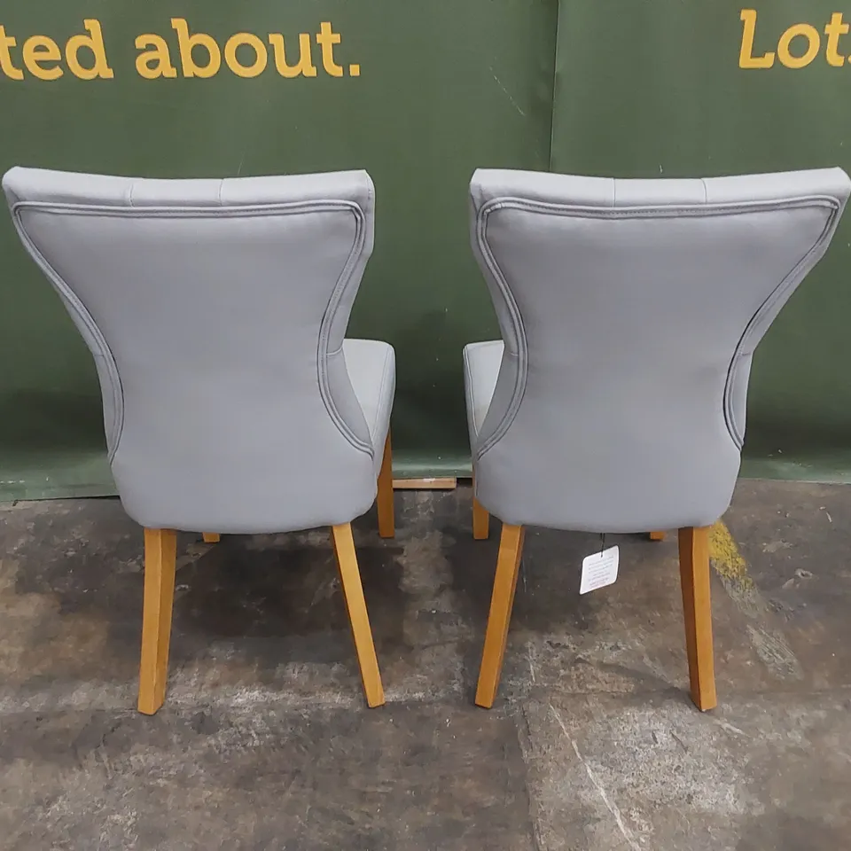 SET OF 2 BEWLEY LIGHT GREY PU LEATHER BUTTON BACK DINING CHAIRS WITH OAK LEGS