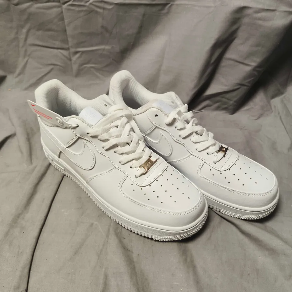 NIKE AIR FORCE 1 TRAINERS IN WHITE - 11.5