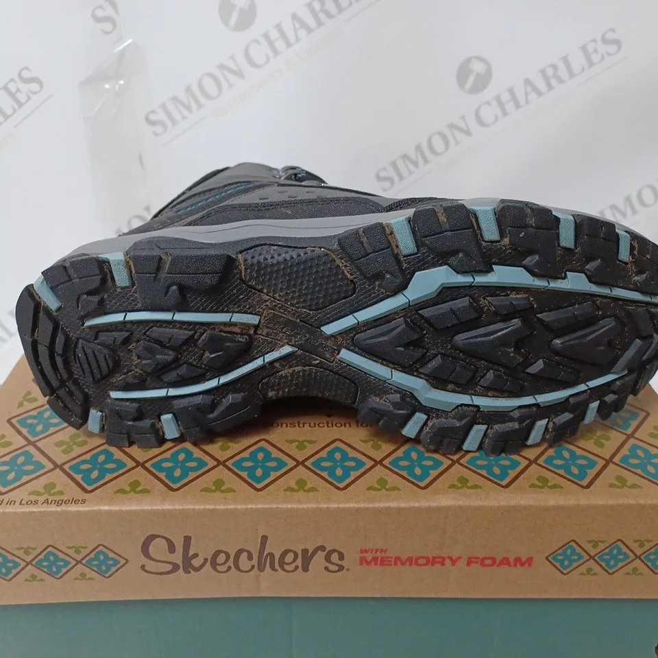 BOXED PAIR OF SKECHERS CHARCOAL HIKING BOOTS SIZE 4.5