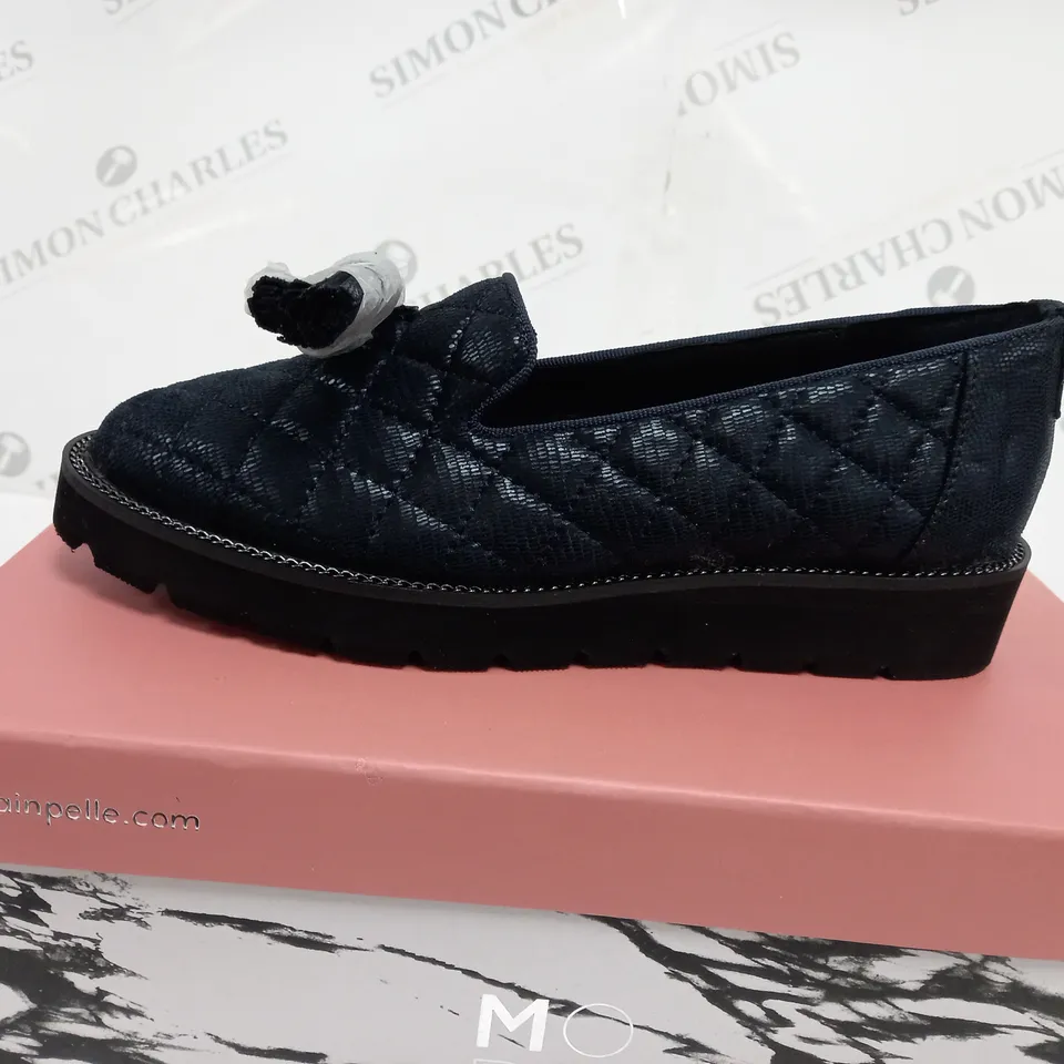 BOXED PAIR OF MODA IN PELLE EMMERSON NAVY BLUE SIZE 3