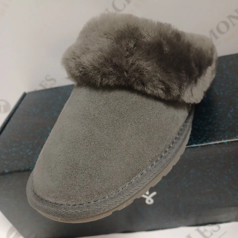 BOXED EMU NEST JOLIE SHEEPSKIN SLIPPERS, CHARCOAL - SIZE 6