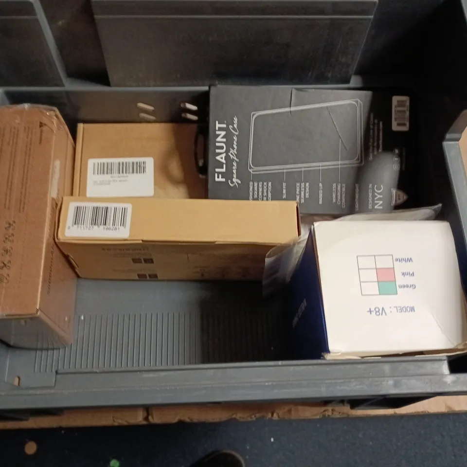 LOT OF APPROXIMATELY 13 ASSORTED TECH ITEMS TO INCLUDE POWER BANKS AND PHONE CASES