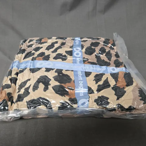 OODIE OVERSIZED HOODED BLANKET - LEOPARD