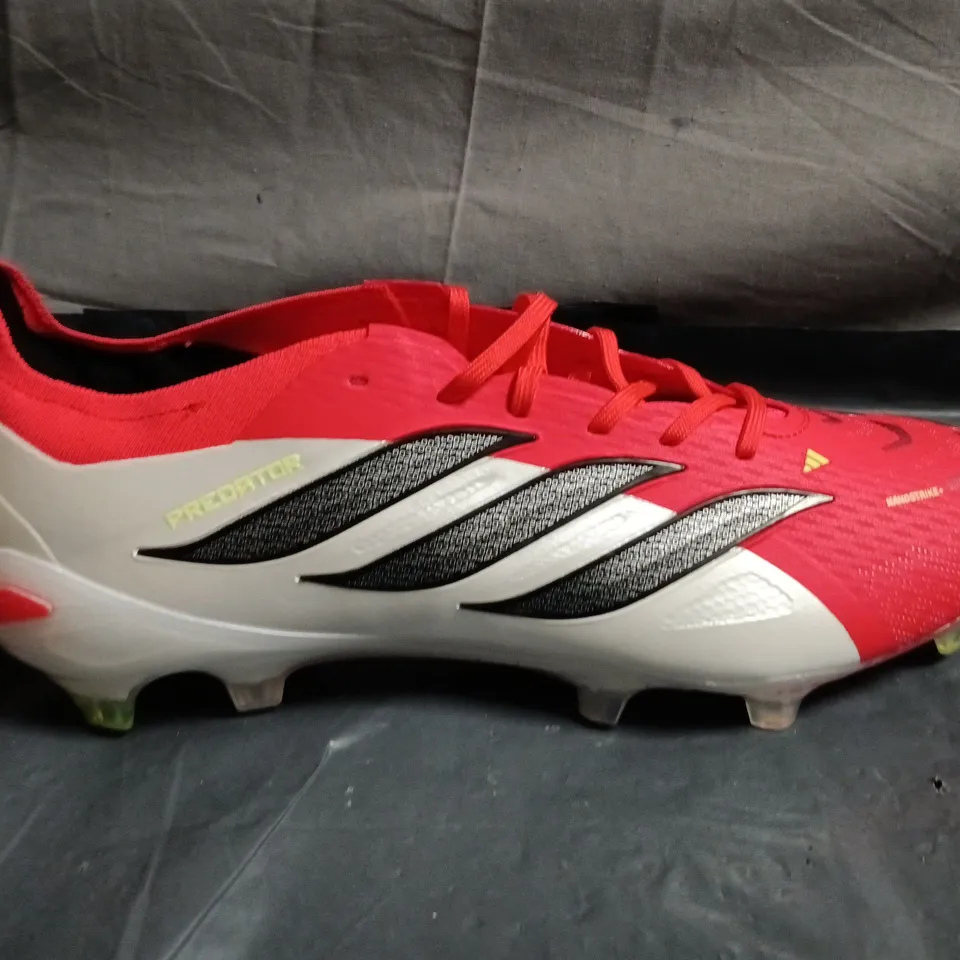 UNBOXED PAIR OF ADIDAS PREDATOR FOOTBALL BOOTS – UK SIZE 11