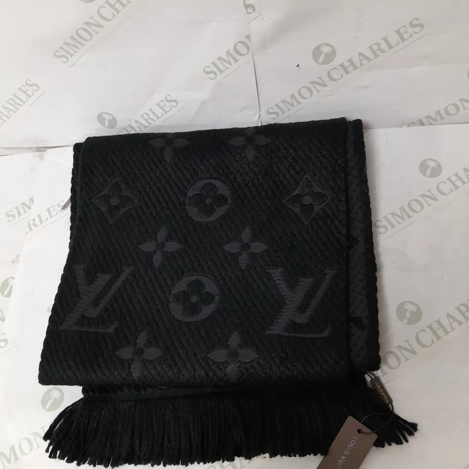 LOUIS VUITTON FRINGE SCARF IN BLACK