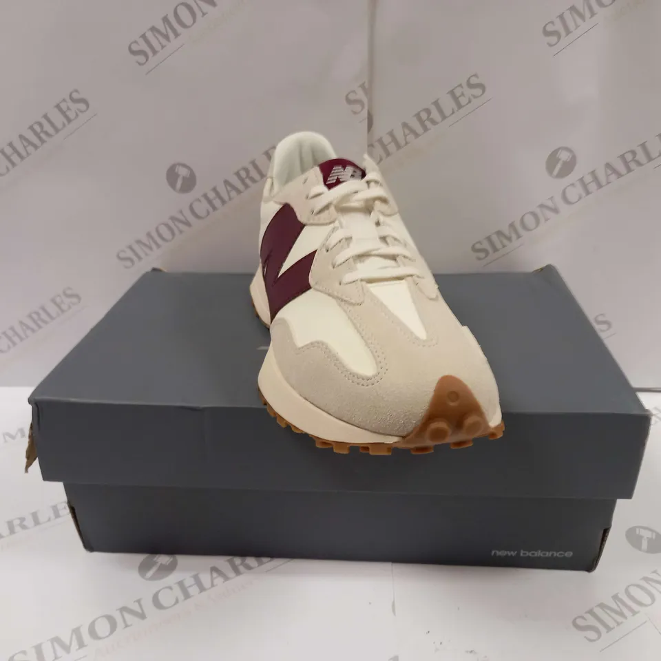 BOXED PAIR OF NEW BALANCE THE INTELLIGENT CHOICE WS327KA TRAINERS IN WHITE AND BURGUNDY UK SIZE 8.5