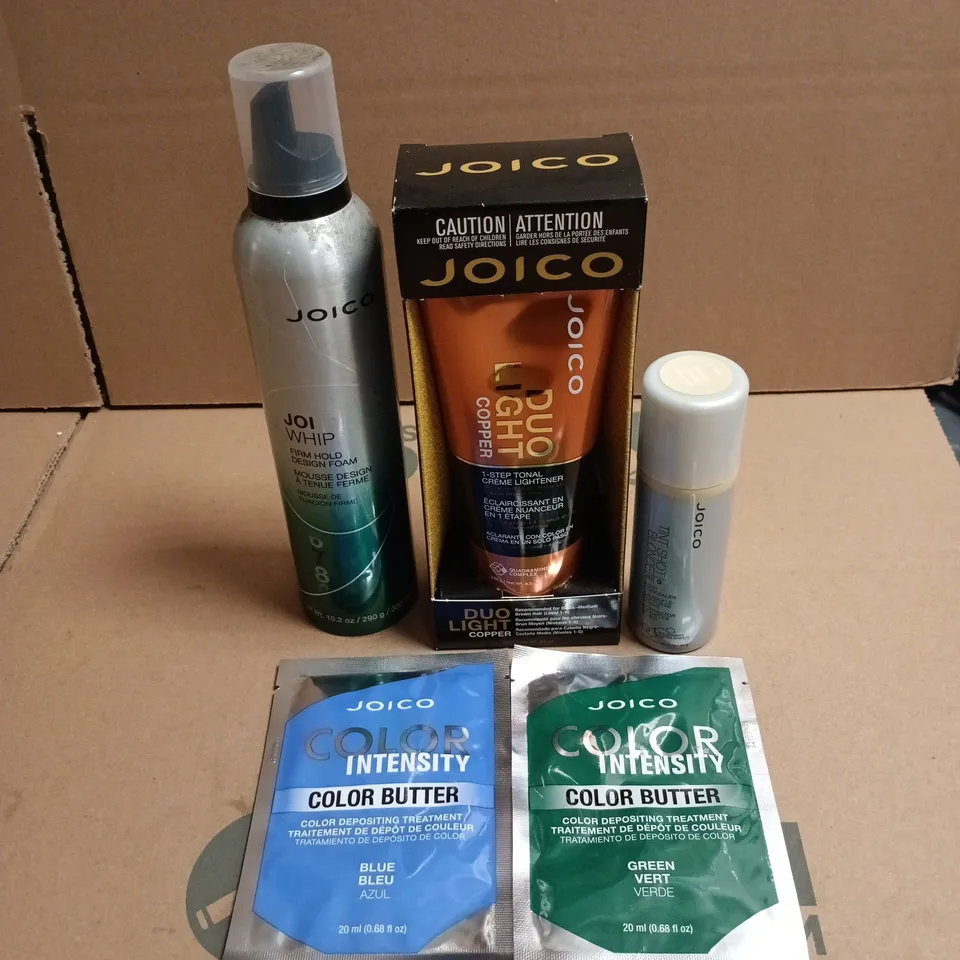 APPROXIMATELY 28 X ASSORTED JOICO HAIR CARE PRODUCTS TO INCLUDE TINT SHOT BLONDE, DUO LIGHT COPPER 1 STEP TONAL CREME LIGHTENER, JOI WHIP FIRM HOLD DESIGN FOAM ETC