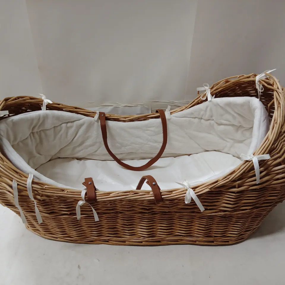 WOVEN WICKER BABY BASSINET WITH WHITE FABRIC LINING
