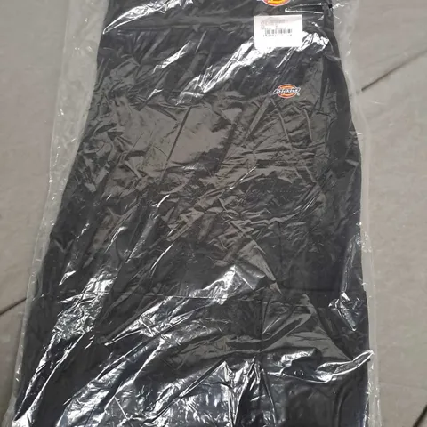 BAGGED DICKIES EVERYDAY SHORTS IN BLACK - SIZE 36